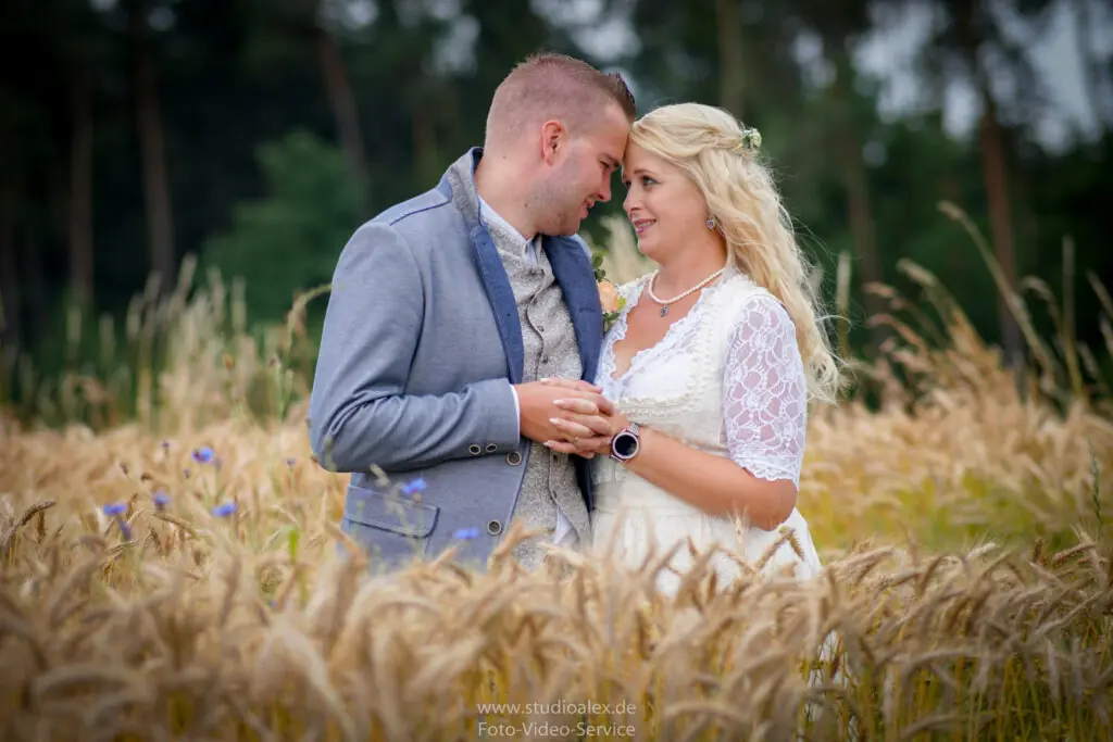 Hochzeitsfotograf-Regensburg-Hochzeit-Ursensollen-Hochzeitsfotografie-Regensburg-Sulzbach-Hochzeitsfotos-Regensburg-und-Umgebung-Studio-Alex