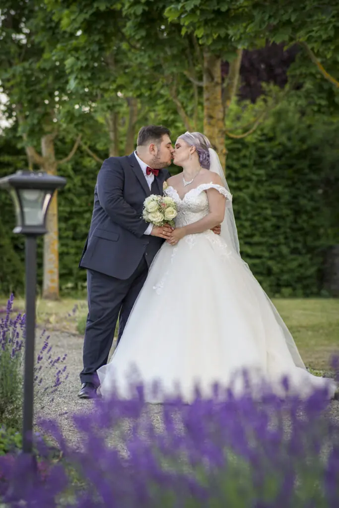 Emotionaler Moment zwischen dem Brautpaar - Hochzeitsfotos Alexander Dechant