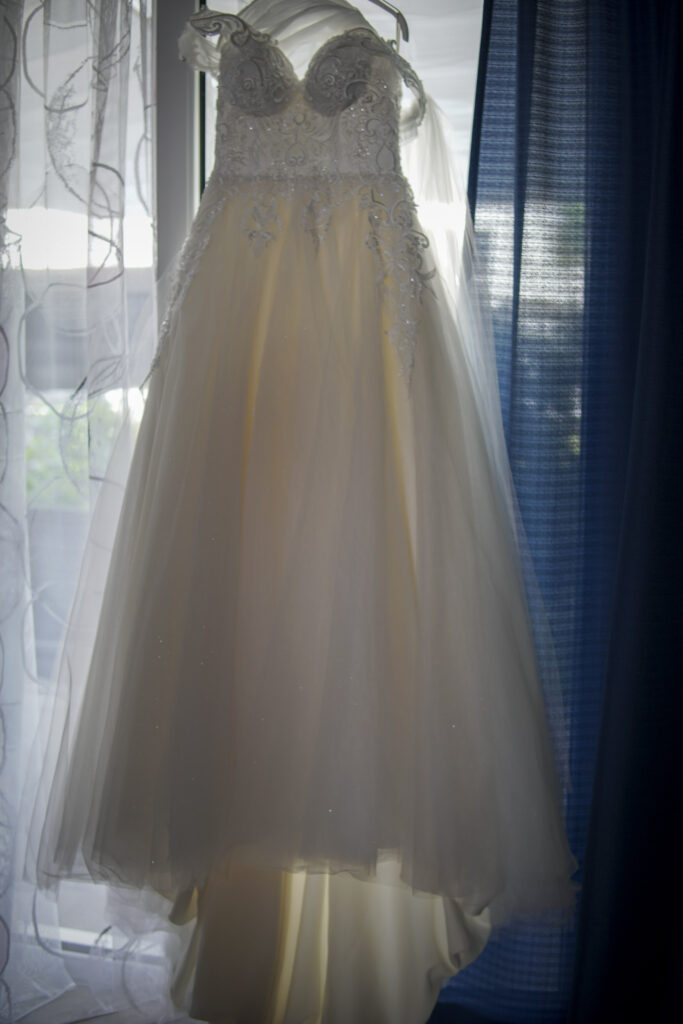 Wunderschönes weißes Brautkleid - Hochzeitsfoto Studio Alex